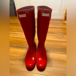Super cute red Hunter rain boots
